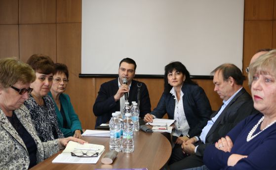 Калоян Паргов: Трябва да се върне достойнството на учителската професия