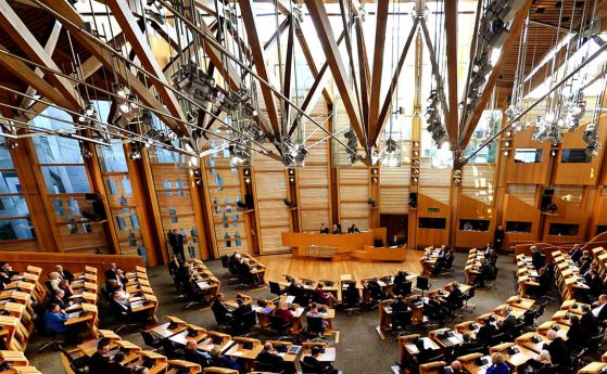 Шотландският парламент прекъсна дебата за референдум след нападението в Лондон