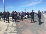 Жандармерията отстрани от пътя протестиращите на "Капитан Андреево"