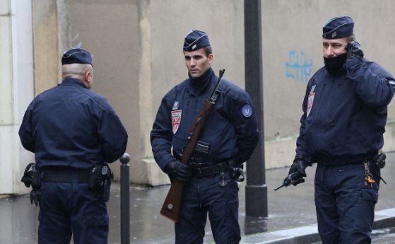 Трима пострадаха при стрелба във Франция