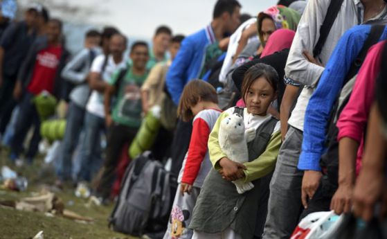 Унгария напълно затваря границите си за мигранти