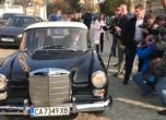Борисов отиде да гласува с ретро кола