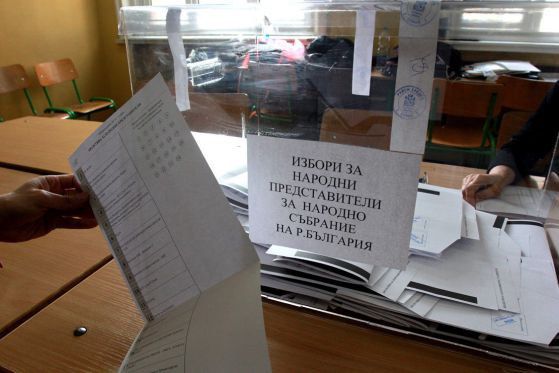 Жена поиска служебна бележка, че е гласувала