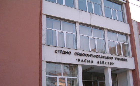 Съдят майка, набила учителката на дъщеря си в Севлиево