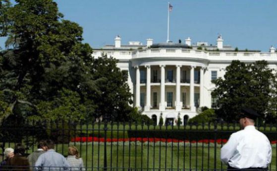 Затвориха Белия дом заради подозрителен пакет