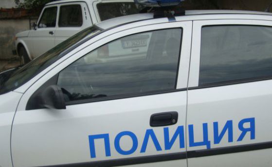 Среднощна гонка с полицията завърши с арест на двама автокрадци