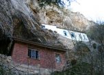 OFFRoad-Bulgaria и десетки доброволци спасяват вековен манастир