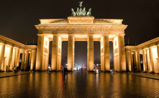 Берлин отказа да освети Бранденбургската врата в памет на загиналите в Петербург