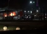 Луксозни автомобили изгоряха в столична автокъща (видео)