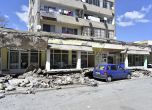 Срути се козирка на жилищен блок в Сливен