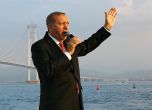 Арести в Турция ден преди референдума, Ердоган отправи нови критики към ЕС