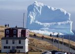 Айсбергът, по-голям от потопилия "Титаник" (видео и снимки)
