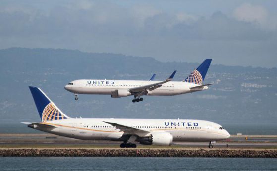 $10,000 в замяна на доброволно освободено място в самолет предлага United Airlines