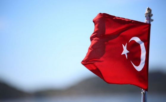 Нова чистка в Турция: 4000 държавни служители уволнени за ден