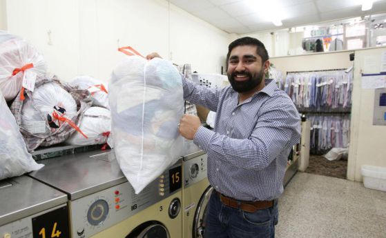 Антъни Джошуа дължи 120 лири на кварталната пералня