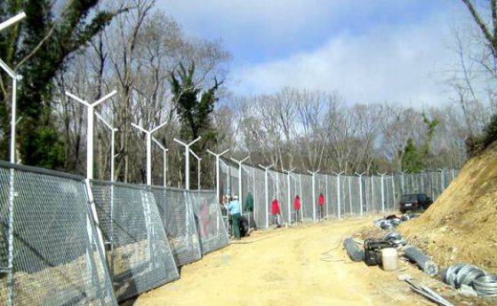 Завършват оградата в Бургаско през този месец