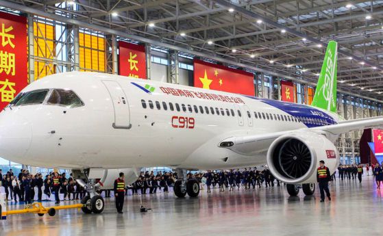 Китай хвърли ръкавица на "Боинг" и "Еърбъс" с нов самолет на половин цена (видео)