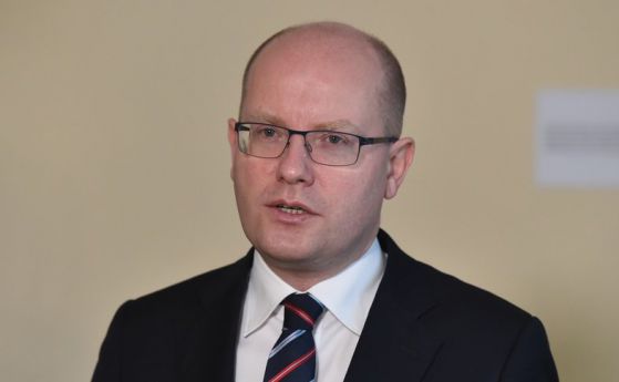 Чешкият премиер ще подаде оставка, ама друг път