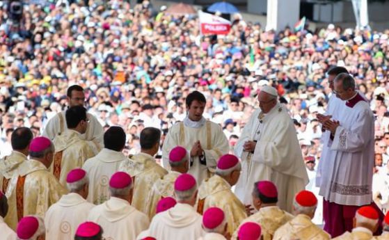 Папата канонизира две деца
