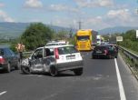 Верижна катастрофа в Благоевград: сблъскаха се 4 коли и цистерна