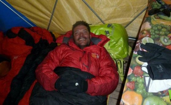 Трима алпинисти загинаха на Еверест, един е в неизвестност