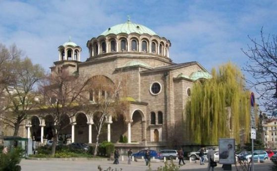 Удължават пешеходната зона по Витошка до "Св. Неделя", трамваите остават