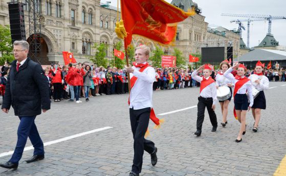 Хиляди пионери се заклеха на Червения площад (снимки и видео)