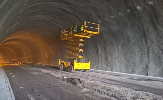 Ремонт затваря тунел "Витиня" до петък