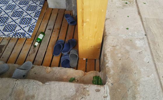 Фенове на "Левски" чупили бирени бутилки в софийската джамия
