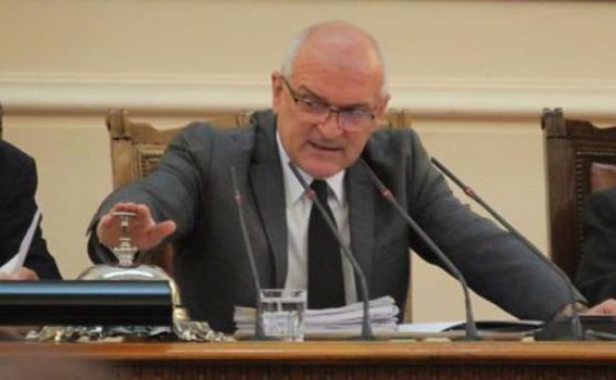 БСП иска оставката на шефа на НС, бил проводник на омразата на ГЕРБ