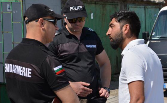 Полицейска акция се провежда в ромската махала в Хасково