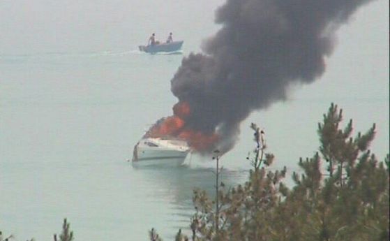 Яхта се запали и потъна край Царево