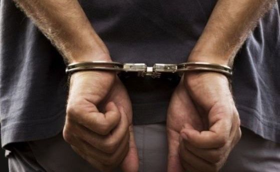 Арестуваха двама полицаи за грабеж на контрабандист