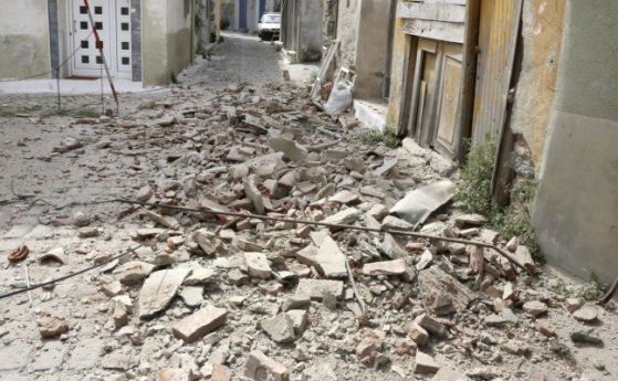 Един загинал и 10 ранени на Лесбос след земетресението в морето край Измир