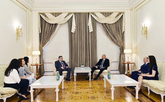 Цацаров на среща с Илхам Алиев, носи честитка за Борисов