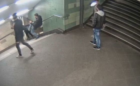 Отложиха делото на Светослав, брутално блъснал жена в берлинското метро