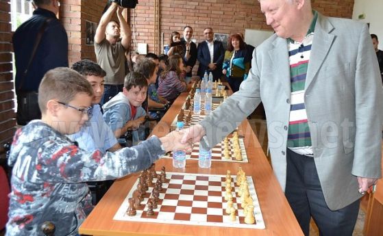 Карпов стана кръстник на шахмата в Горна Оряховица