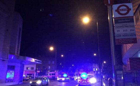 Полицията в Лондон разглежда нападението като "потенциална терористична атака"