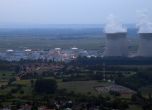 Запали се покривът на ядрен реактор във Франция