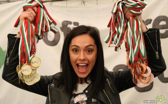 Прекрасната Радост Тодорова и ексцентричният треньор по футбол Велислав Вуцов