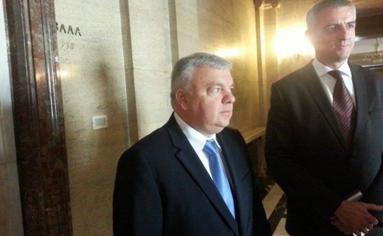 Скандалът с развитите болтове от служебния автомобил на председателя на