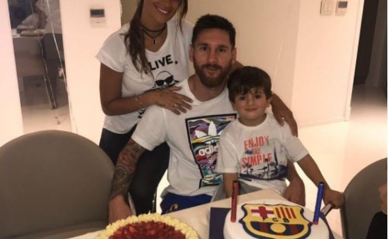 Суперзвездата на Барселона Лионел Меси посрещна 30 ия си рожден ден