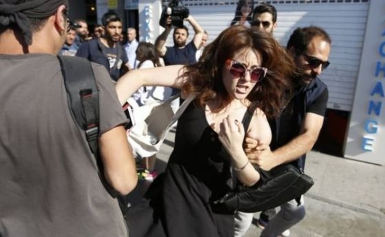 Полицията разпръсна с гумени куршуми гей парада в Истанбул