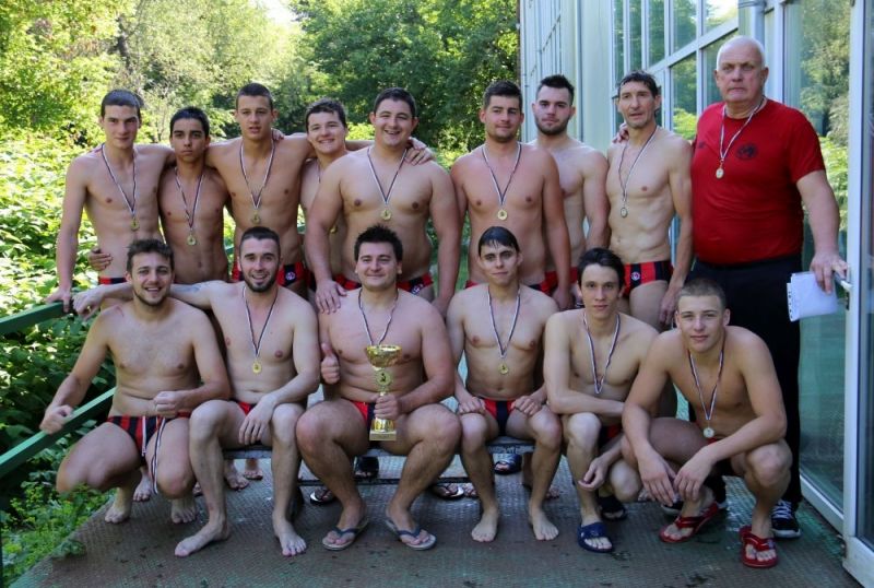 Локомотив Никола Нанов стана шампион за мъже по водна топка.