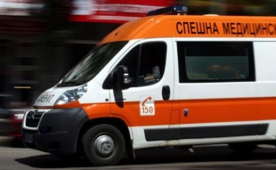 Катастрофа между два автобуса е станала на пътя Бургас Созопол до