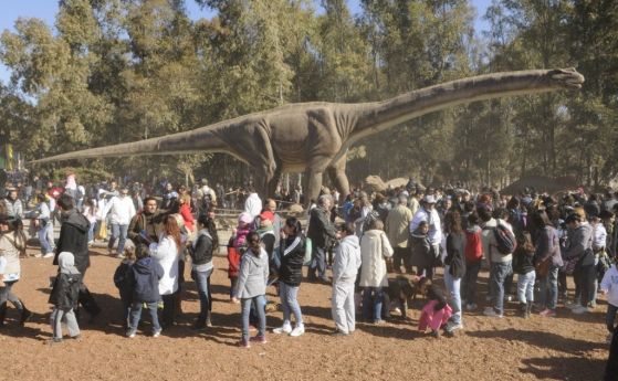 Eдна от най известните и атрактивни изложби в света Живите динозаври
