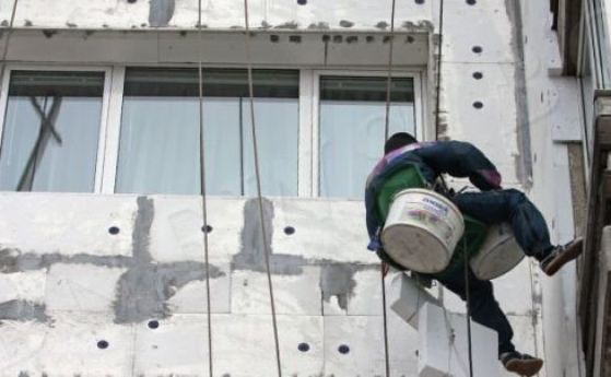 Ток от климатик уби работник на скеле в Бургас