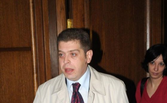 Оправданият за подкуп съдия Петър Сантиров осъди прокуратурата на 300