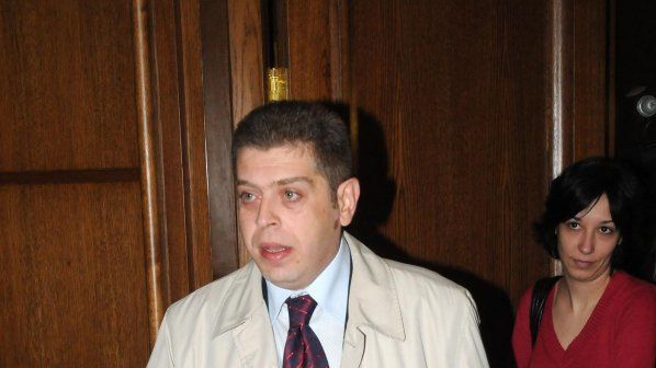 Оправданият за подкуп съдия Петър Сантиров осъди прокуратурата на 300
