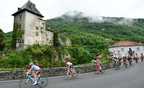 Големият фаворит Крис Фрум загуби сили на Тур дьо Франс
